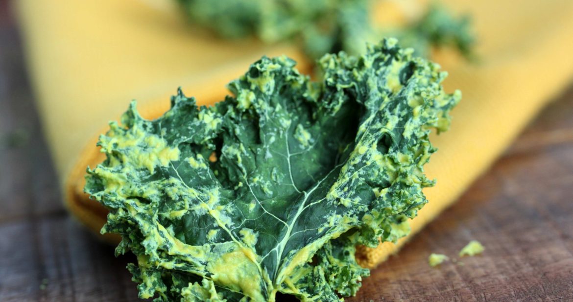 homemade cheesy kale chips