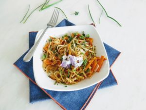 ginger noodles with garlic and carrots